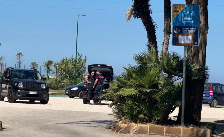 BACOLI/ Carabinieri nel parcheggio al Fusaro: l’area è ancora sotto sequestro. Il post di Josi che ha “confuso” gli automobilisti