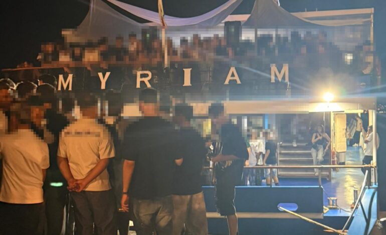 Festa in barca a Pozzuoli: controllati oltre 300 ragazzini – LE FOTO