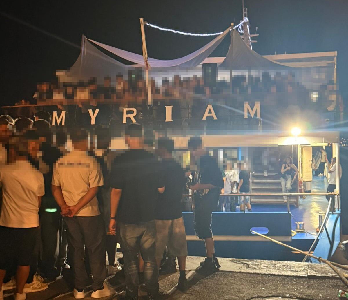 Festa in barca a Pozzuoli: controllati oltre 300 ragazzini – LE FOTO