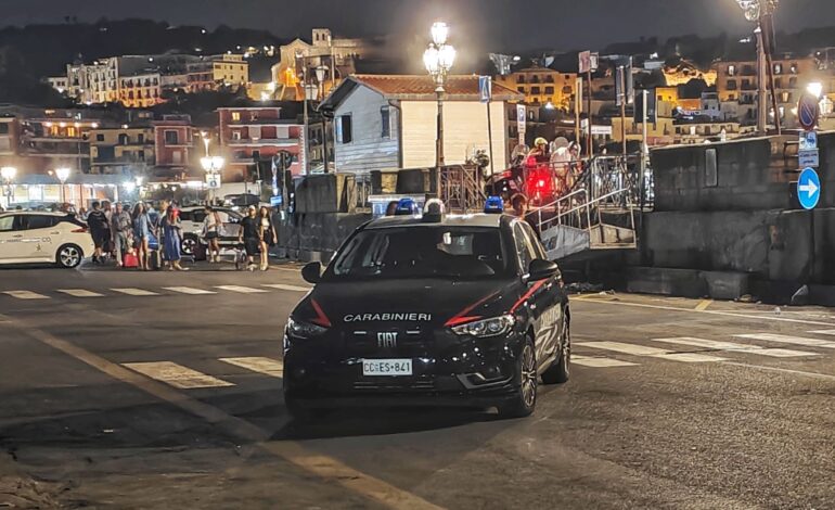 Controlli dei carabinieri nella notte: a Pozzuoli fermato furgone con mezzo milione di rame. Due persone denunciate a Quarto