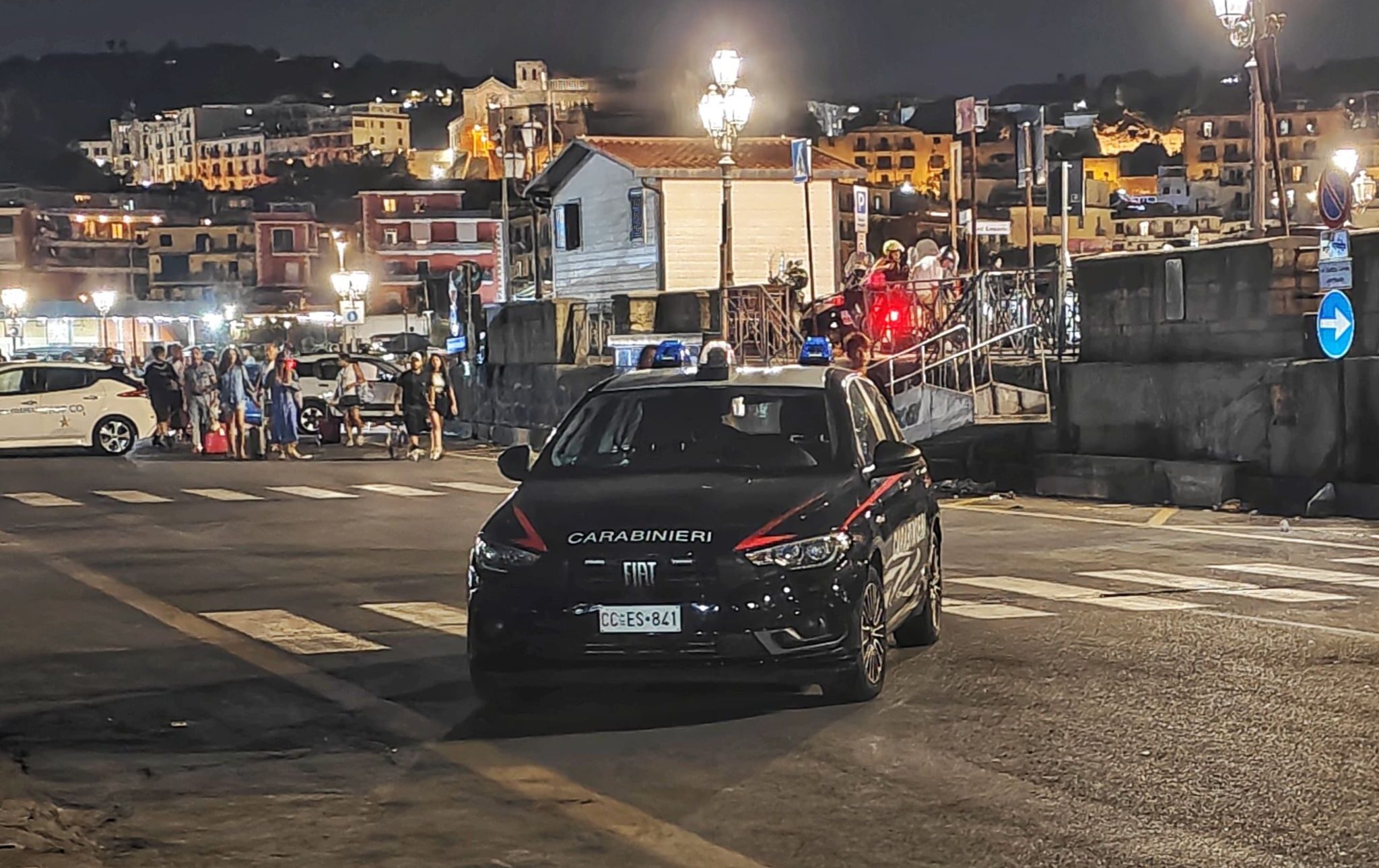 Controlli dei carabinieri nella notte: a Pozzuoli fermato furgone con mezzo milione di rame. Due persone denunciate a Quarto