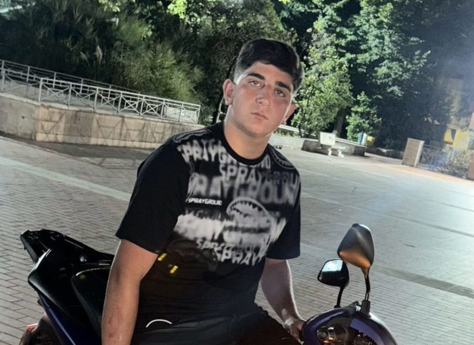POZZUOLI/ In 3 sui motorini e senza casco al flash mob, la famiglia di Augusto prende le distanze «Non rappresentano i nostri valori»
