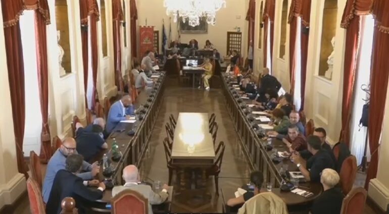 Bradisismo, al consiglio comunale di Sassari si discute ordine del giorno per accogliere puteolani e flegrei