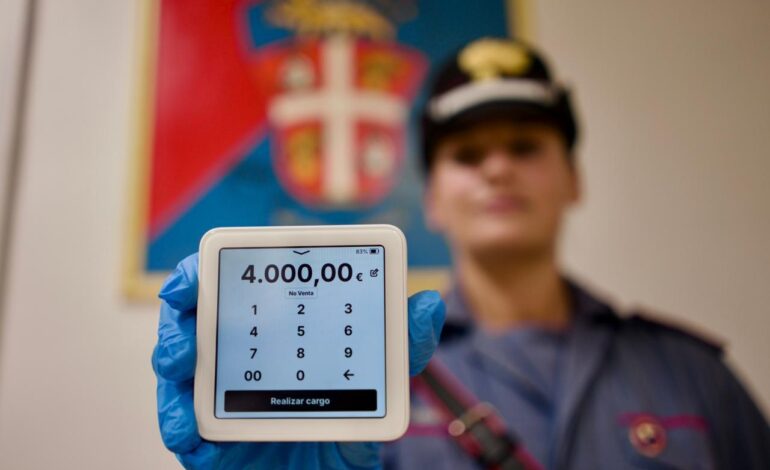 Il fenomeno del pickpocketing 2.0: donna sorpresa con un Pos mobile per rubare soldi dai conti