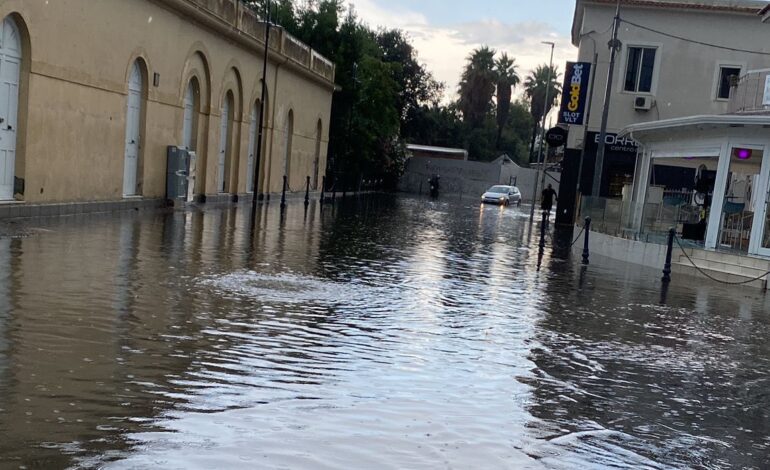 Bomba d’acqua su Bacoli, 90 mm in meno di un’ora. Josi «Stiamo rispondendo a tutte le segnalazioni»