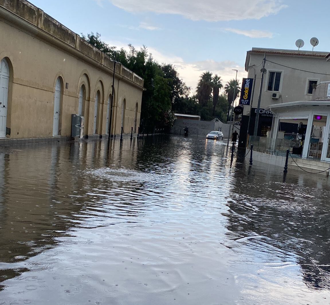 Bomba d’acqua su Bacoli, 90 mm in meno di un’ora. Josi «Stiamo rispondendo a tutte le segnalazioni»