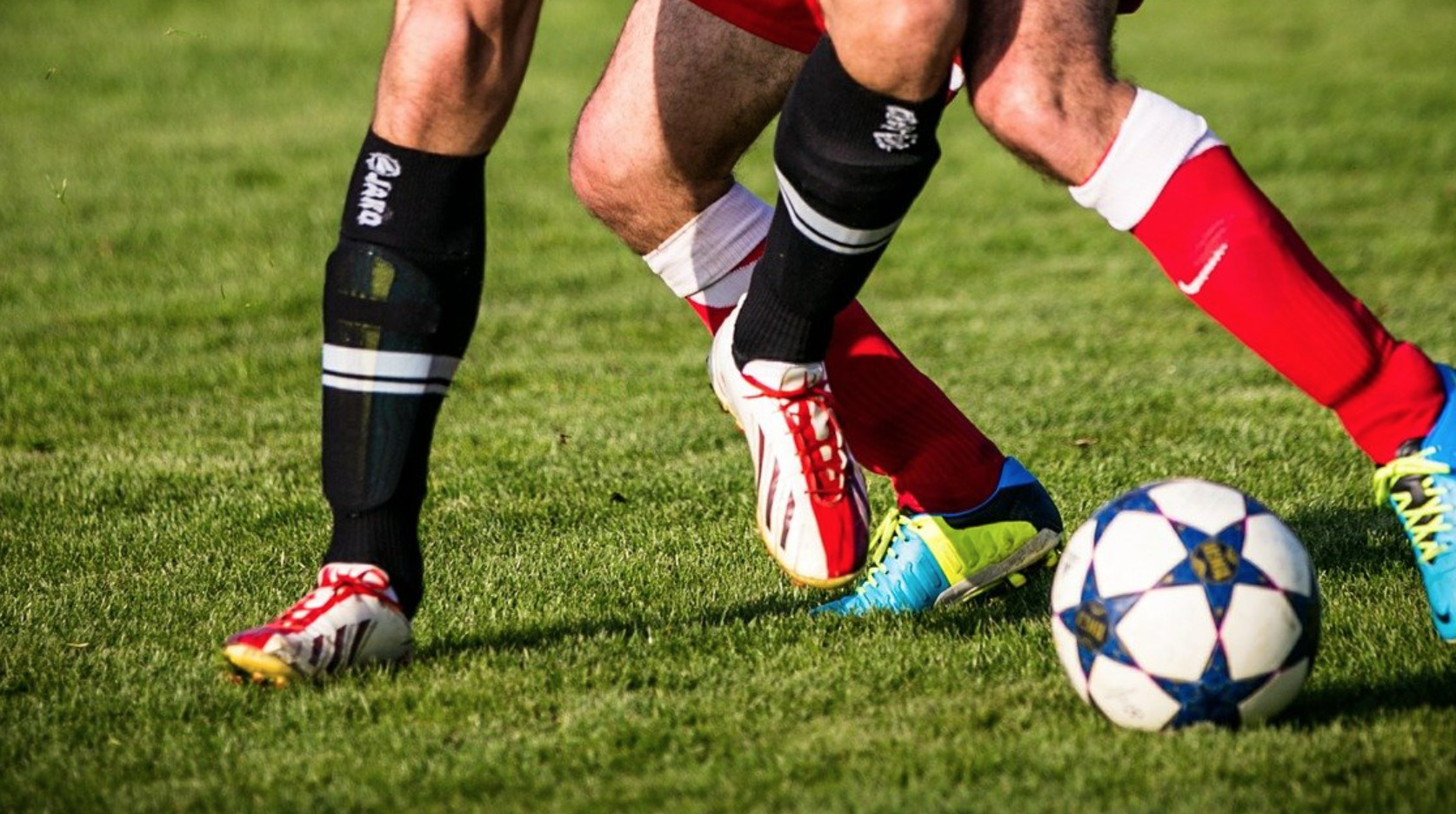 Lite a Varcaturo: 15enne accoltellato durante una partita di calcetto