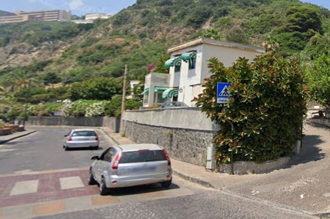 POZZUOLI/ Colpi di pistola contro l’ex casa cantoniera gestita dallo “Zenith”: c’è l’ombra del clan Di Costanzo