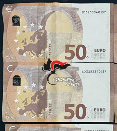 Fermato sul traghetto con 20 banconote da 50 euro false: arrestato dai carabinieri