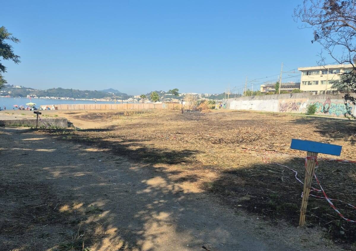 POZZUOLI/ Rimossi i resti dell’incendio alle “Monachelle”
