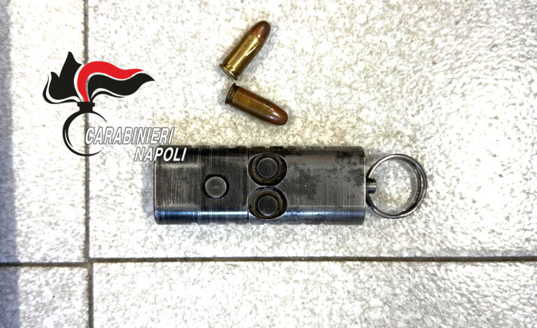 Pistola portachiavi sequestrata dai carabinieri