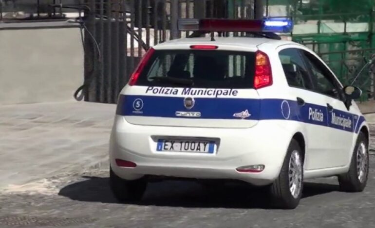 Vigili aggrediti nel centro storico di Pozzuoli