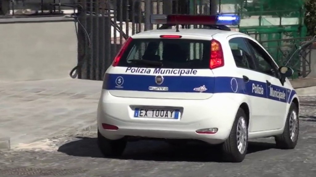Vigili aggrediti nel centro storico di Pozzuoli