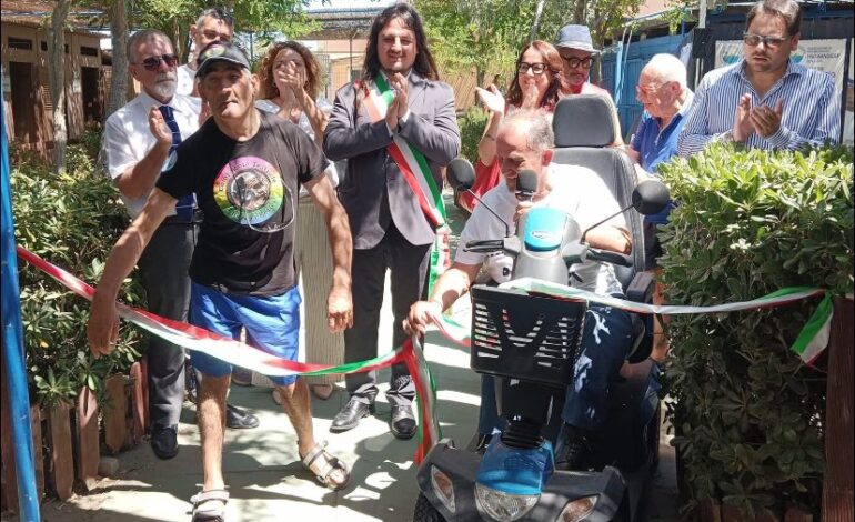 «Mare per tutti» Aperto a Bacoli il lido della Pro Handicap