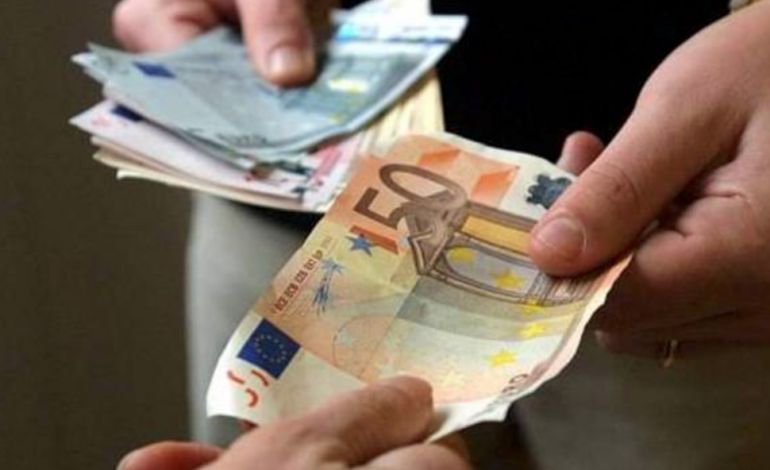 Spacciava soldi falsi tra Bacoli e Monte di Procida: arrestato 39enne