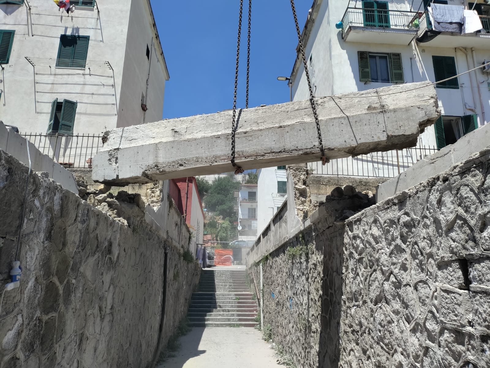 POZZUOLI/ Demolito il sottopasso in Traversa Umberto I