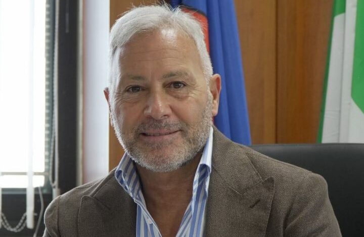 Parcheggi a Bacoli, consigliere regionale bacchetta Josi “Dichiarazioni offensive che destabilizzano tessuto sociale”