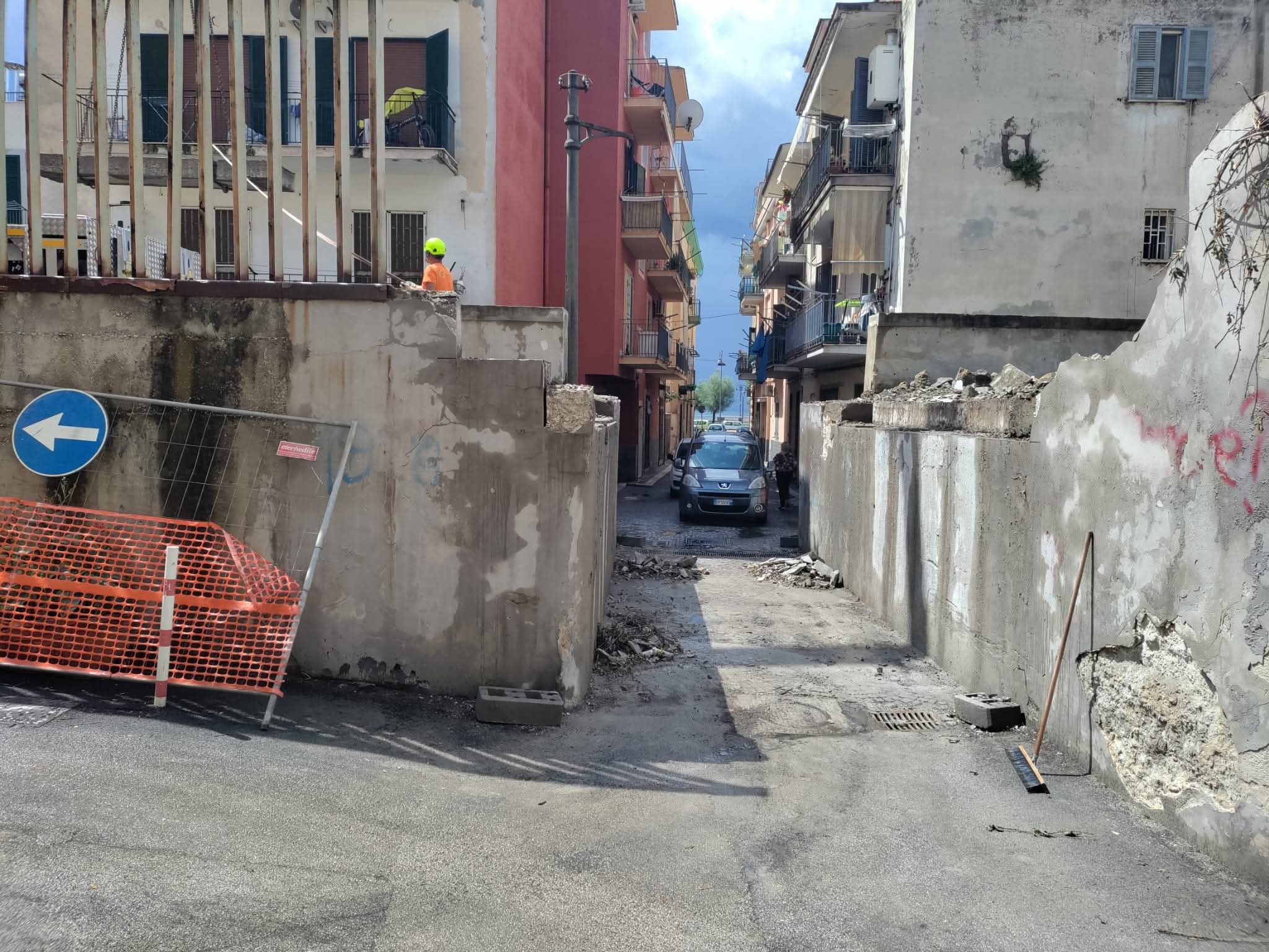 POZZUOLI/ Abbattuto il sottopasso di via Barletta