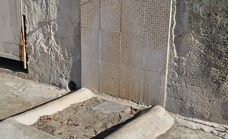 POZZUOLI/ La denuncia: «Acqua negata sulla spiaggia libera» Lucrino