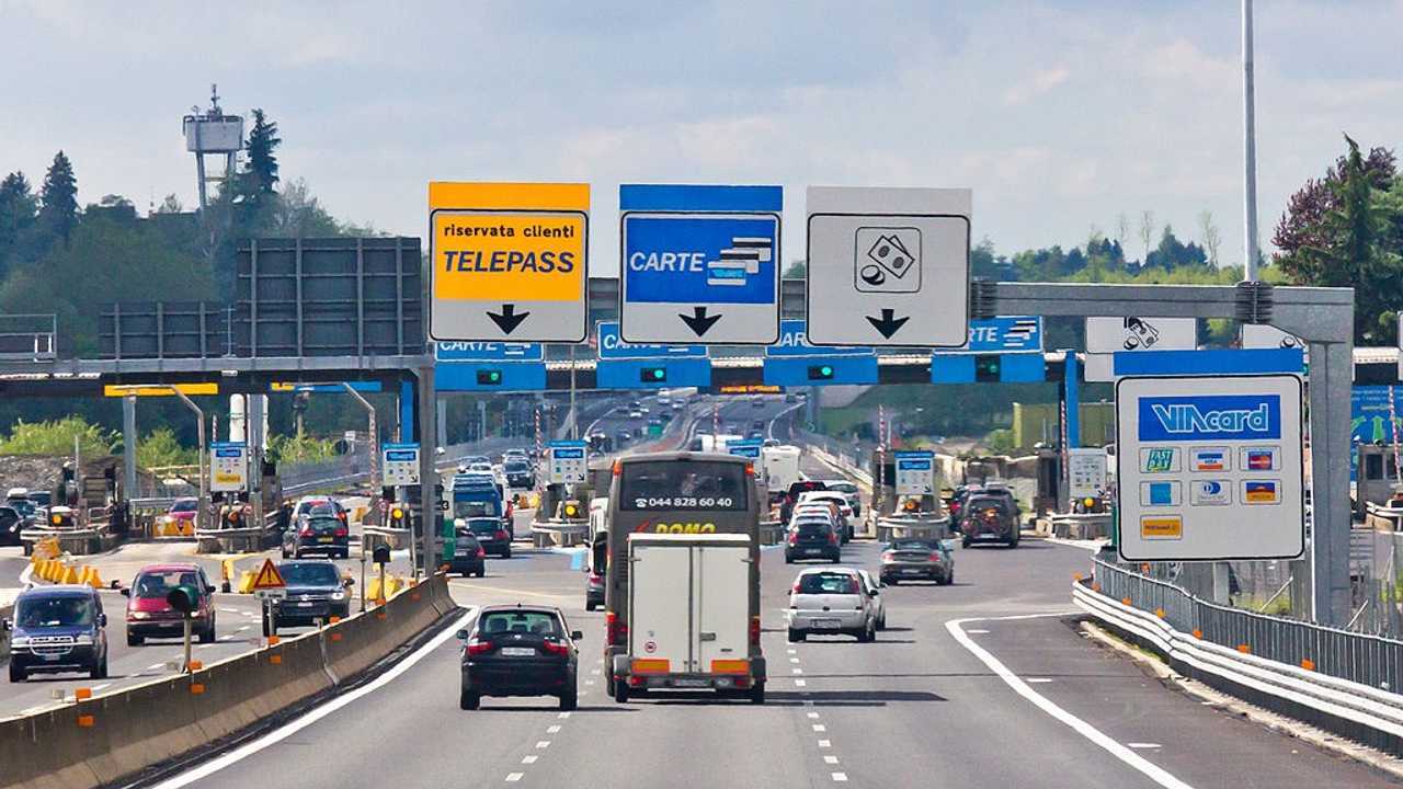 Viaggiare sicuri: le raccomandazioni della Polizia Stradale per i vacanzieri