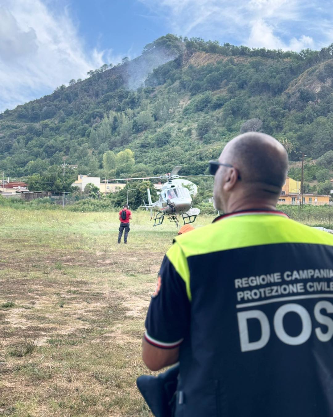 Ancora incendi a Pozzuoli: brucia nuovamente il Monte Barbaro, nella notte incendio a Cigliano