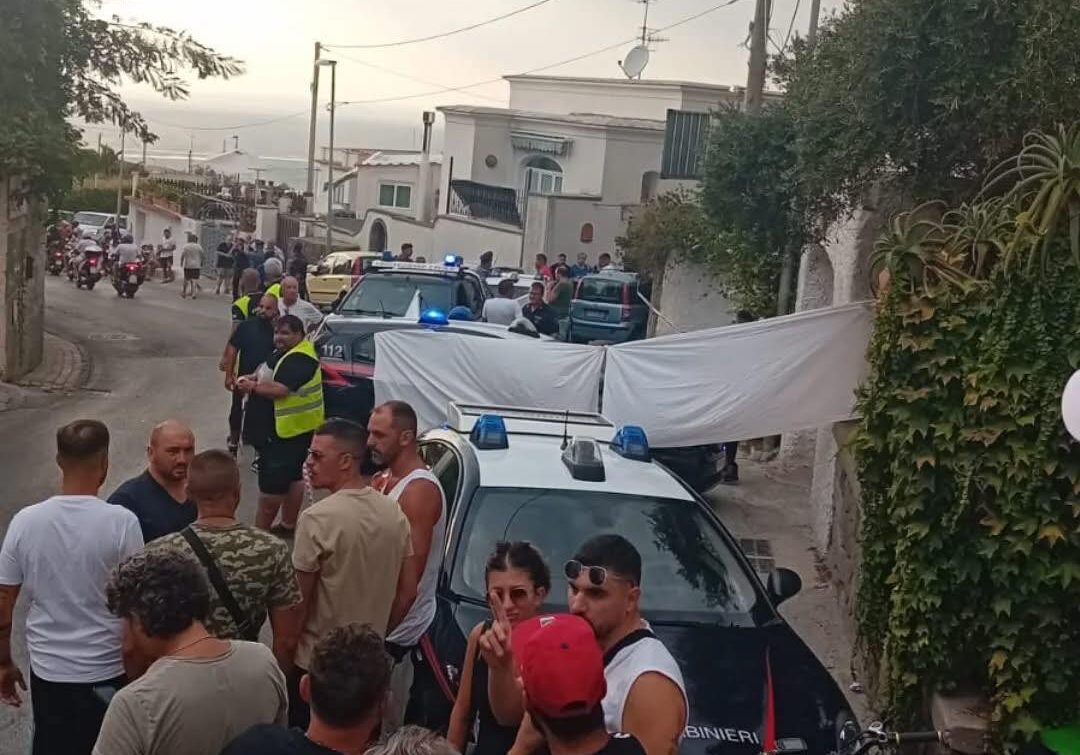 Sparatoria a Ischia: tre morti
