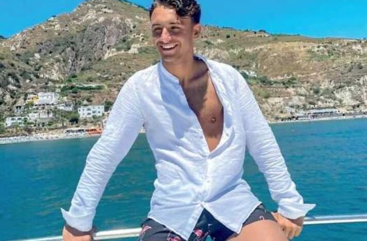 Giovanni morto in barca: a Bacoli lutto cittadino per i funerali