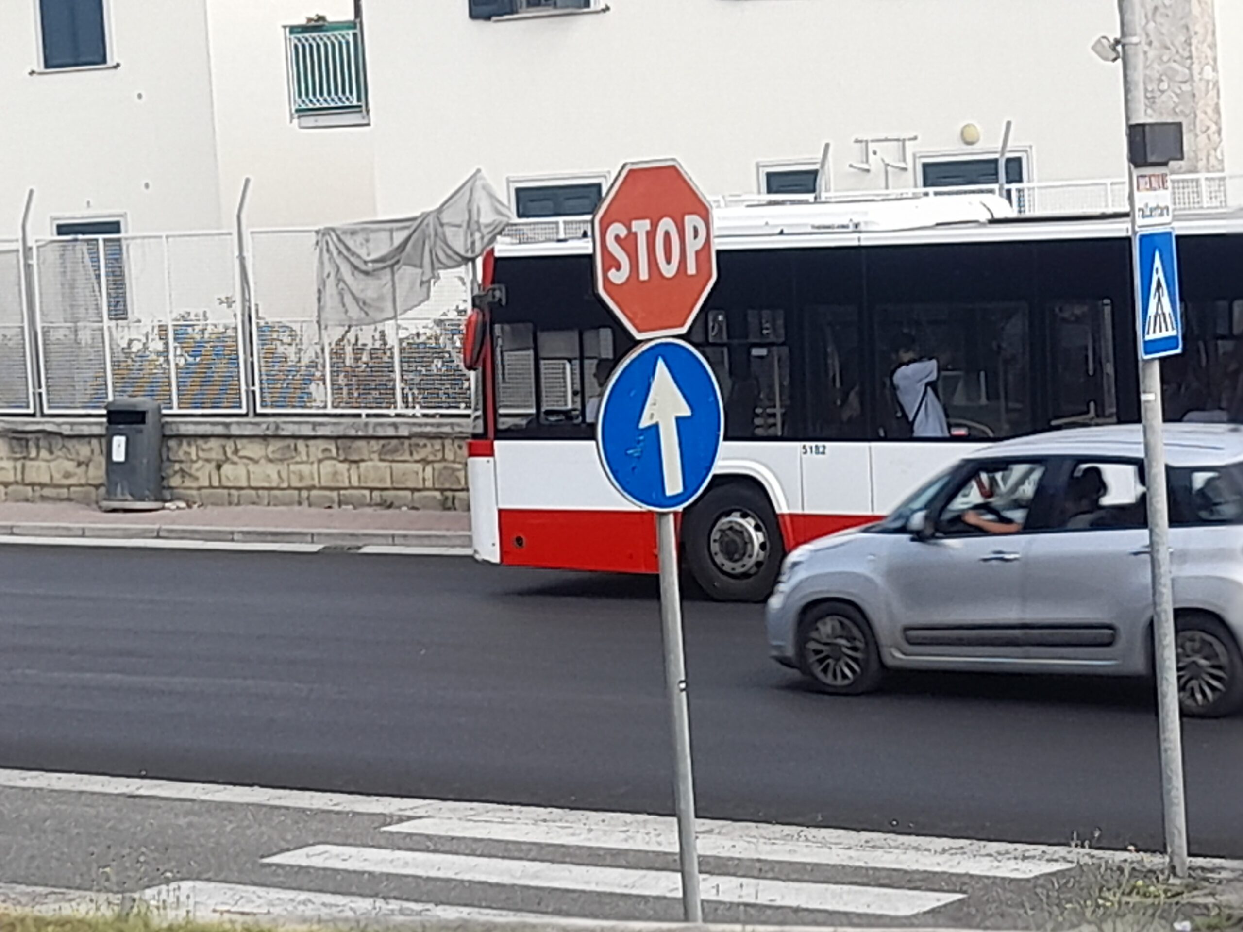 POZZUOLI/ «Rifanno l’asfalto ma dimenticano le strisce pedonali»