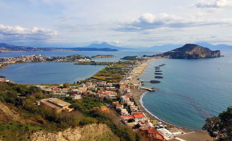 Estate in ripresa, boom di turisti stranieri negli alberghi dei Campi Flegrei
