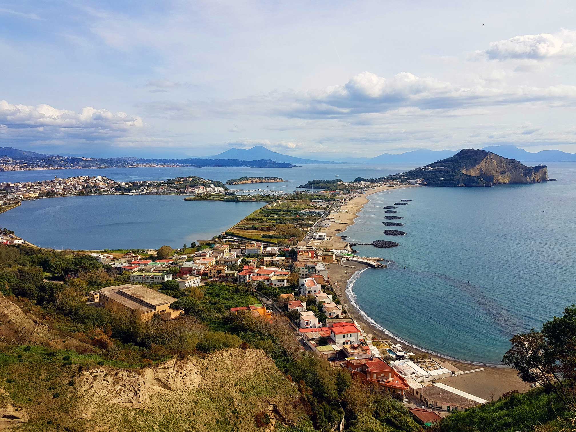 Estate in ripresa, boom di turisti stranieri negli alberghi dei Campi Flegrei