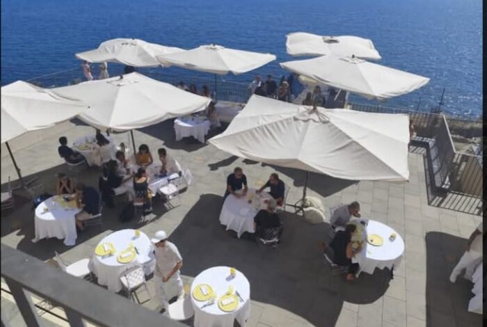 «Evento privato» Terrazza del Rione Terra di Pozzuoli chiusa ai cittadini