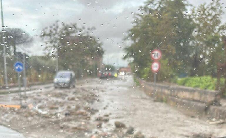 QUARTO/ «Strade invase da acqua e detriti, caos davanti scuola»
