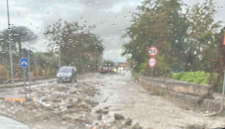 QUARTO/ «Strade invase da acqua e detriti, caos davanti scuola»