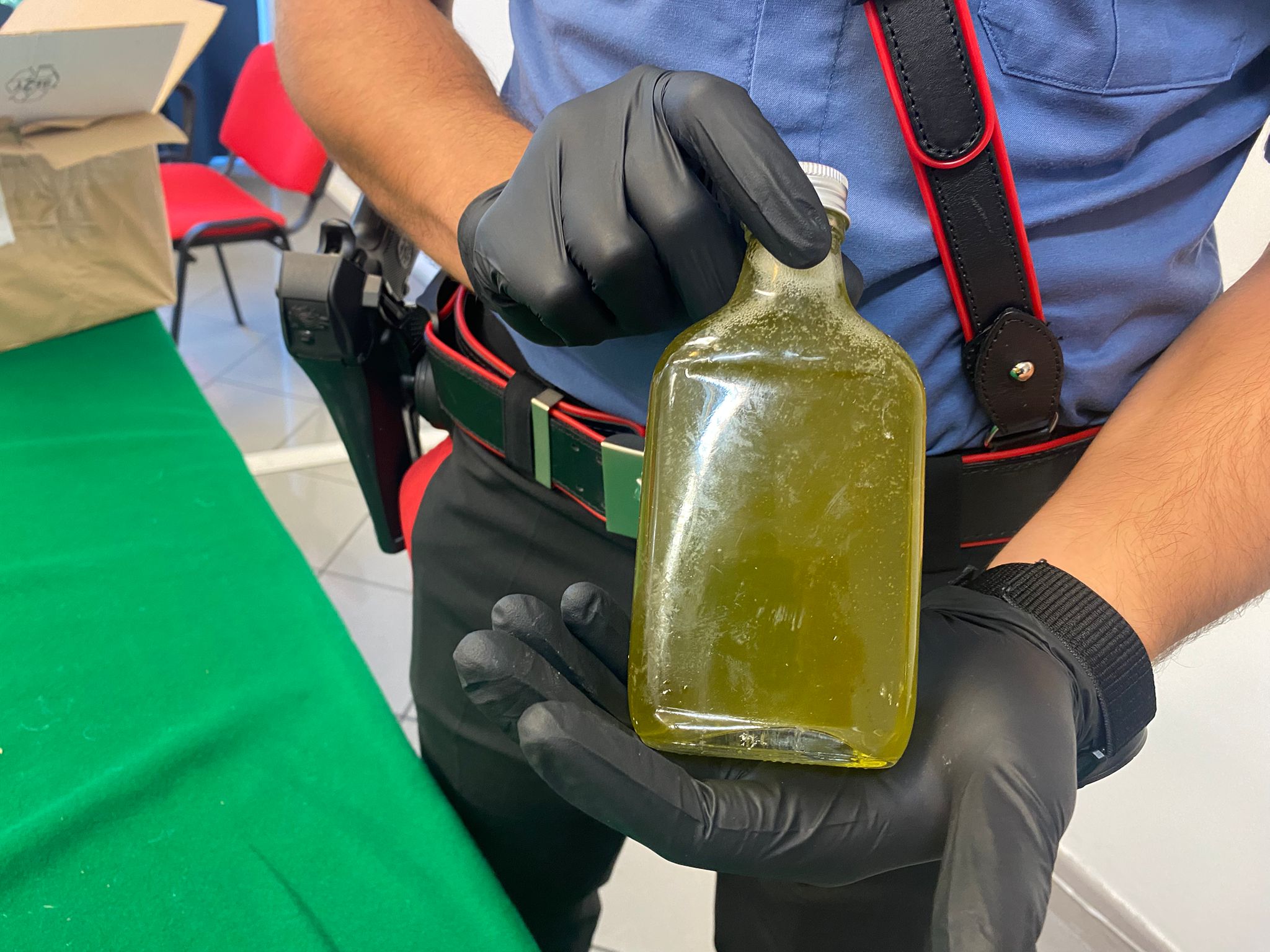 Carabinieri sequestrano decine di “liquori alla marijuana” e arrestano 24enne