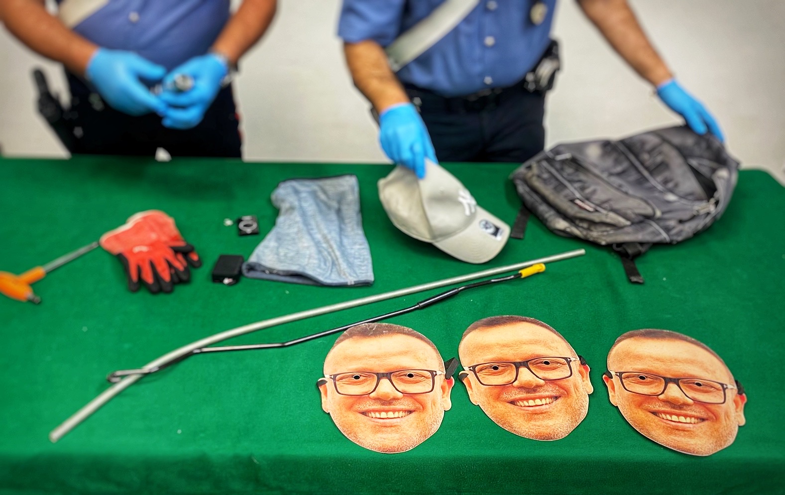 Ruba un’auto mascherato da Gigi D’Alessio: pugile arrestato dai carabinieri