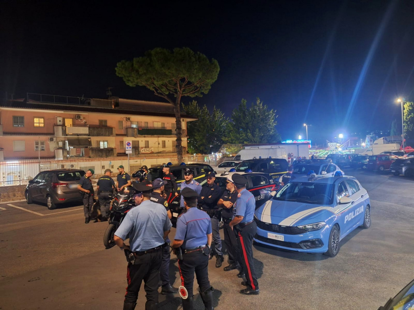 Controlli interforze a Quarto: controllate 410 persone, tre denunciate per armi e droga
