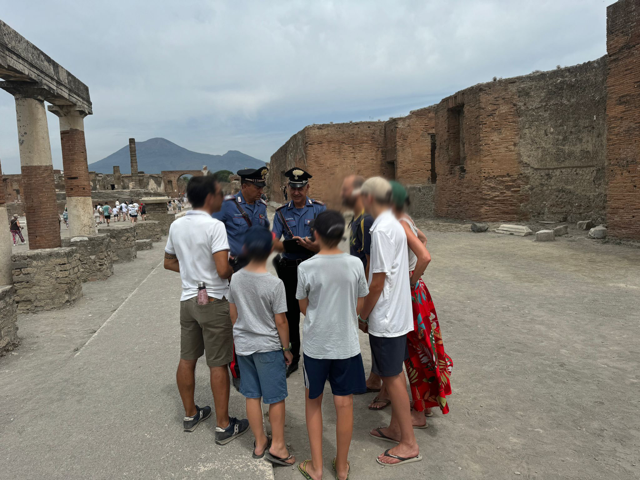 Lotta alle guide turistiche abusive : carabinieri denunciano 44enne