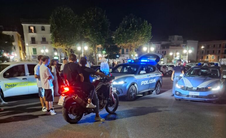 Operazione “Movida sicura” della Polizia a Pozzuoli: fermati quattro ragazzini in moto senza casco – LE FOTO
