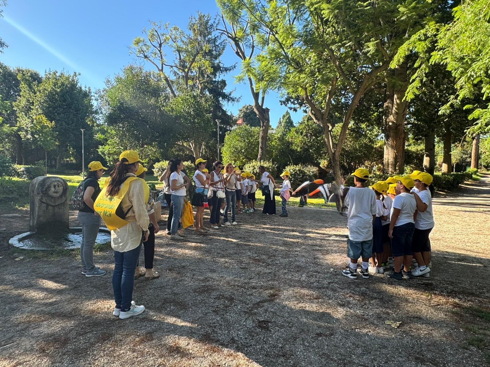 POZZUOLI/ Studenti ripuliscono le aree verdi della città