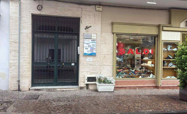 BACOLI/ Il portone dei furti: la triste denuncia di una coppia bacolese