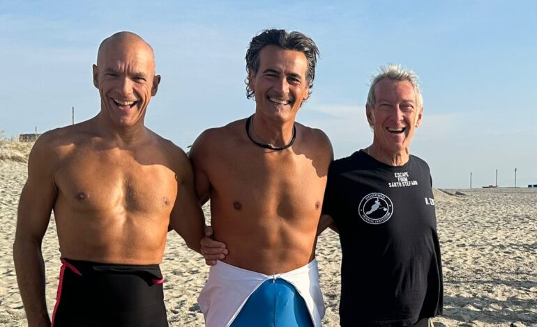 Tre puteolani attraversano a nuoto lo Stretto di Messina
