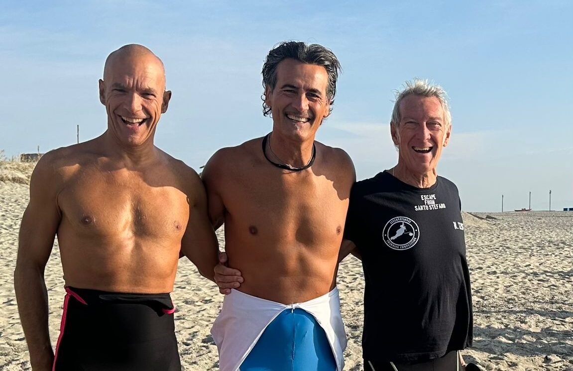 Tre puteolani attraversano a nuoto lo Stretto di Messina