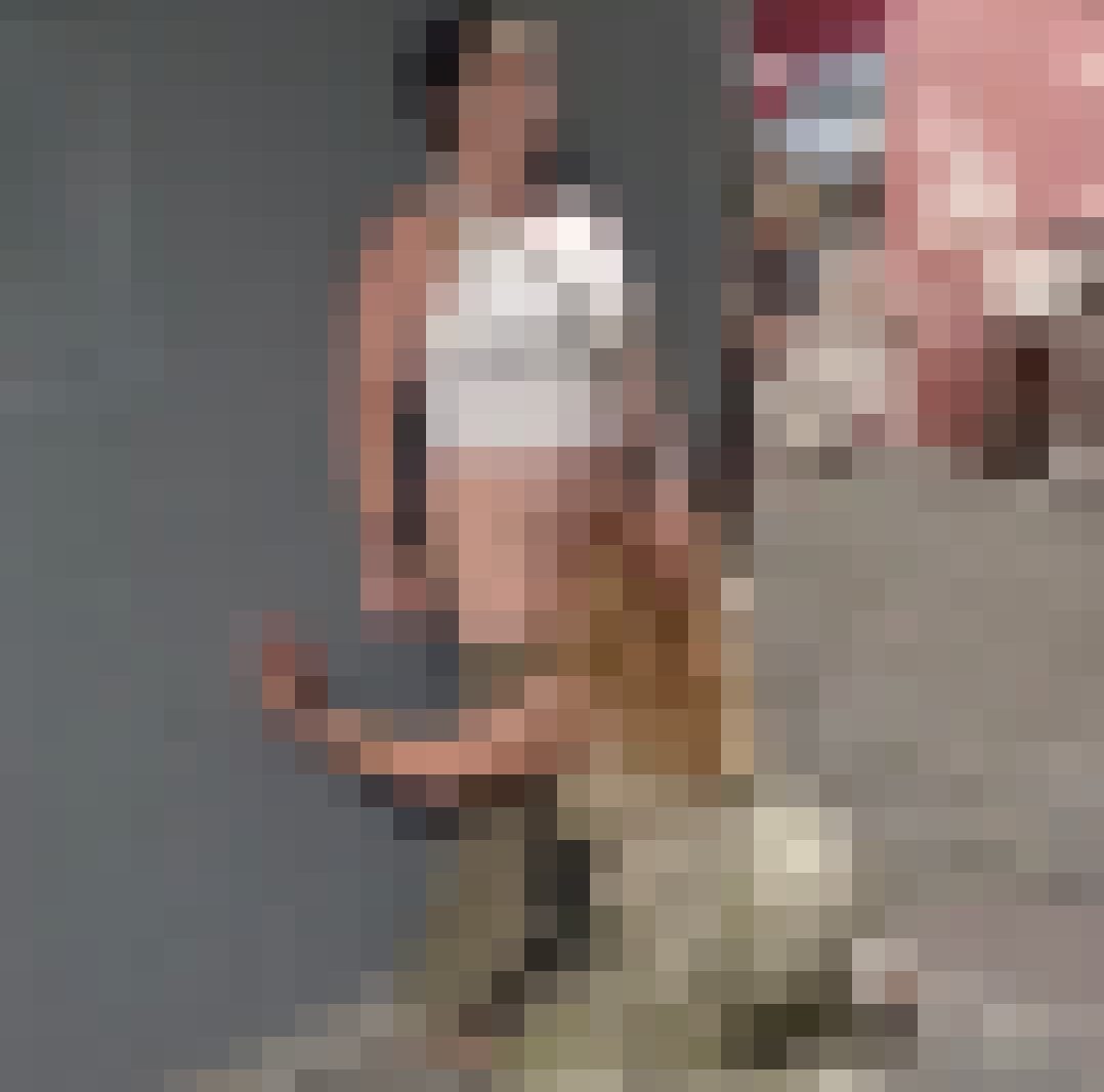 Shock a Pozzuoli, fanno sesso in centro storico davanti ai passanti: il video diventa virale