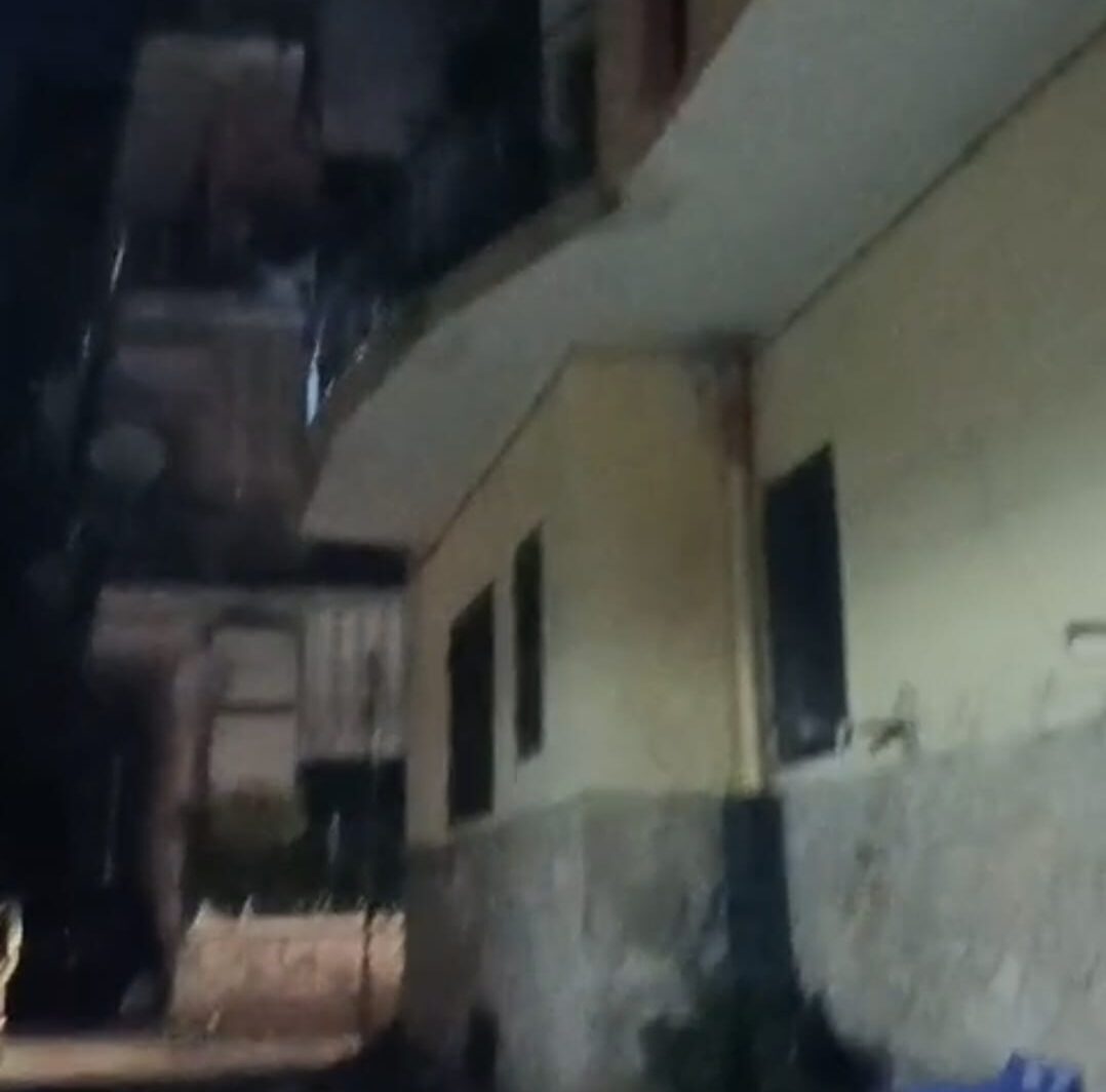 POZZUOLI/ Vigili salvano anziani e disabili dalle fiamme a Via Napoli. Cinque famiglie sgomberate