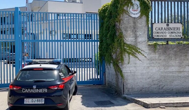 POZZUOLI/ Carabinieri eroi salvano uomo dal suicidio