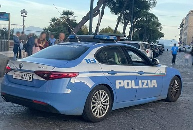 Soldi e droga in auto: arrestato un 26enne