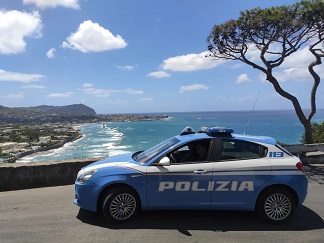 Sequestrati manufatti abusivi e denunciate 3 persone a Ischia