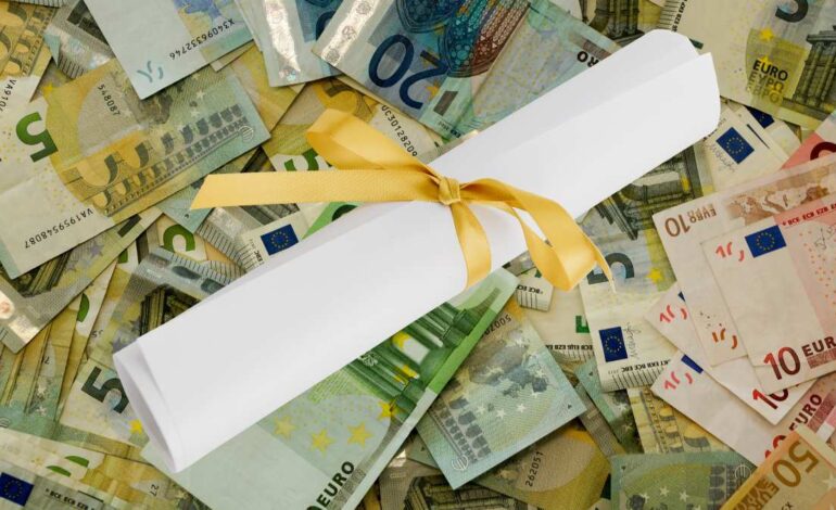 Seimila euro per superare l’esame di maturità: scoperti “diplomifici” in Campania e nelle Marche