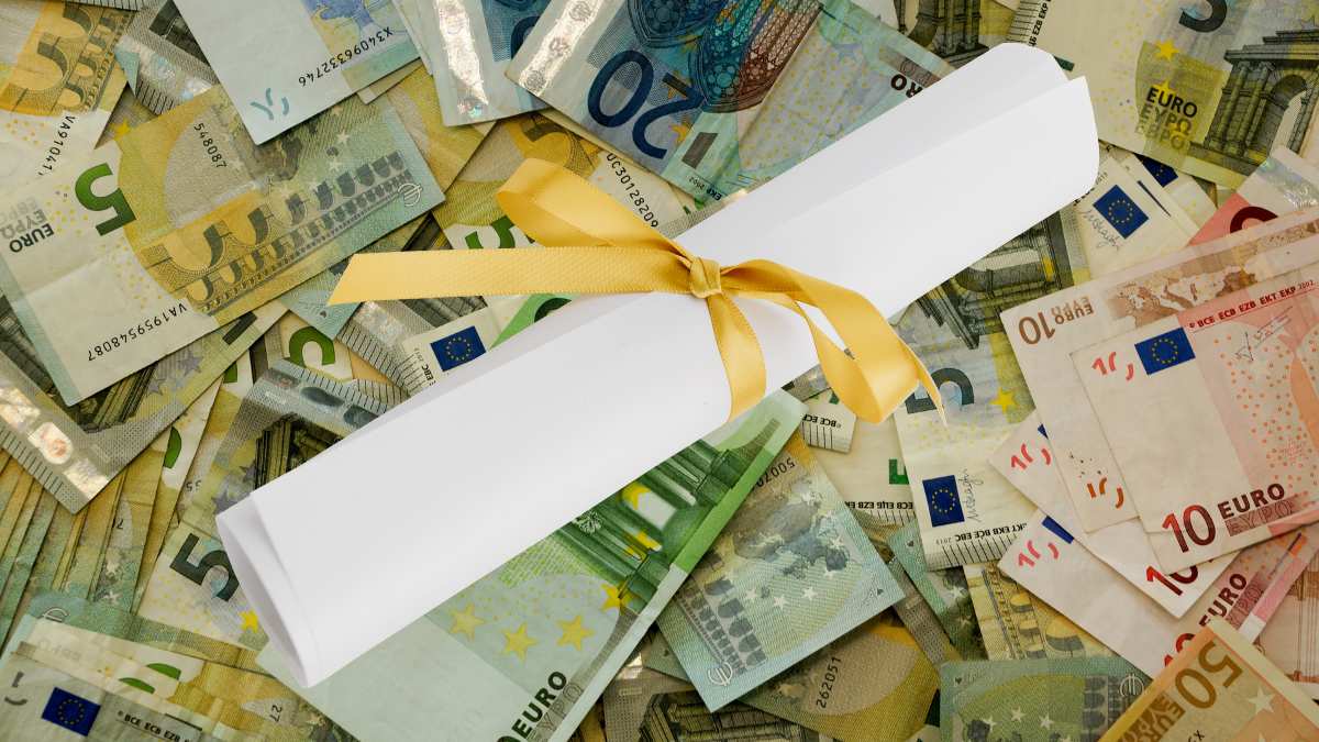 Seimila euro per superare l’esame di maturità: scoperti “diplomifici” in Campania e nelle Marche