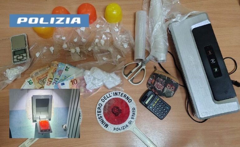 Nascondono droga in casa: arrestate due donne